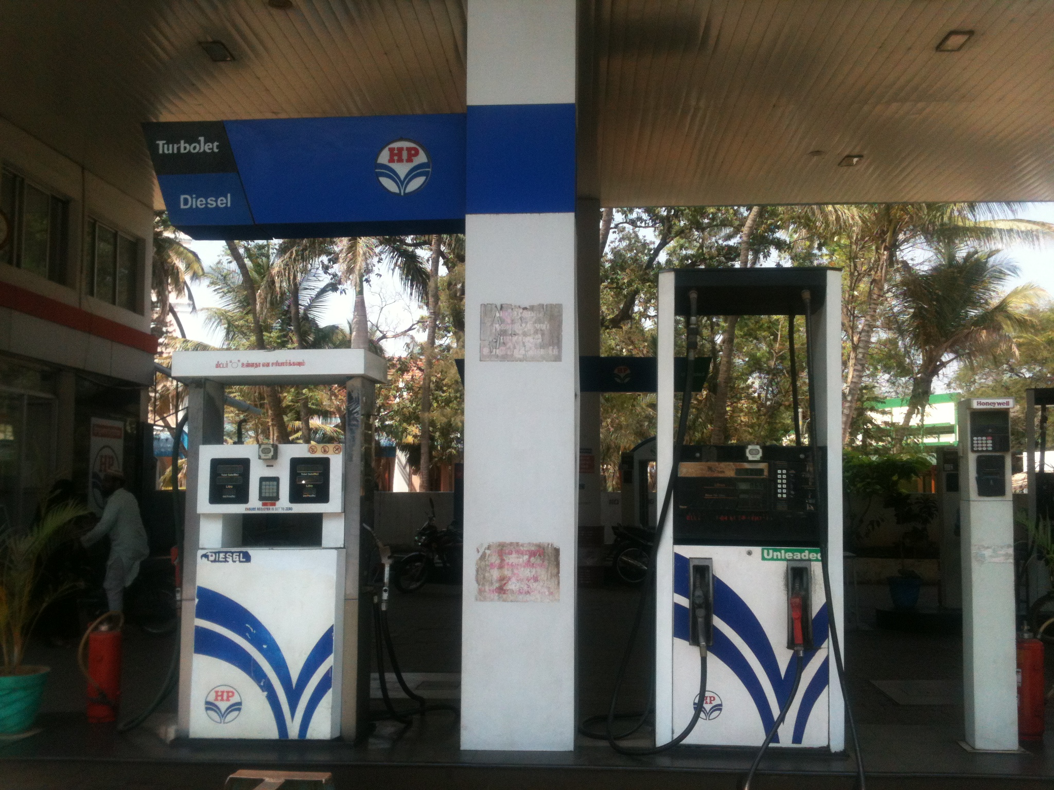 Hindustan_Petroleum_Fuel_Pump-1