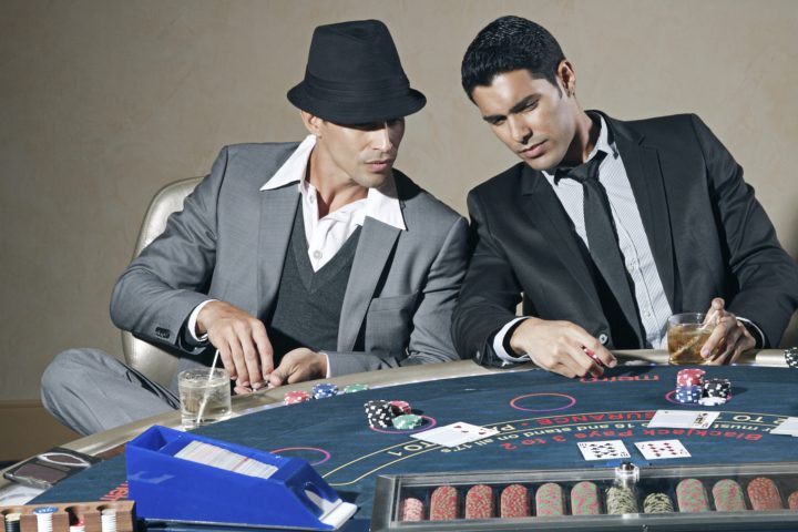 how to date a poker player